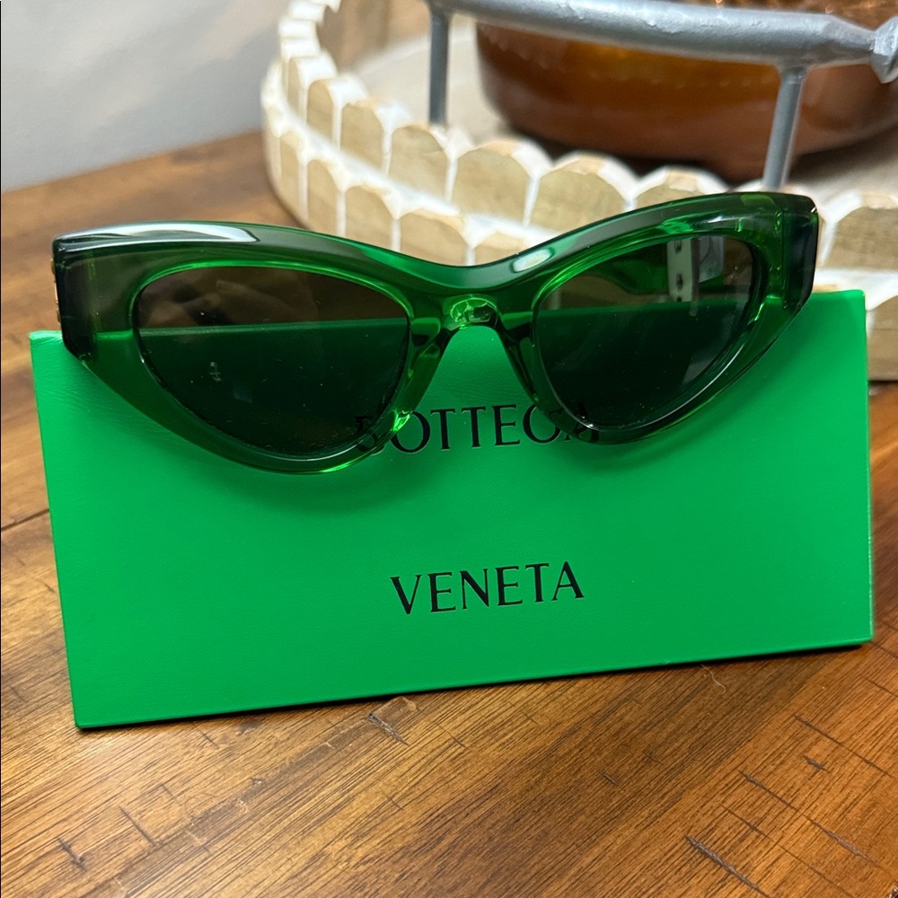 Bottega Veneta Emerald Green Cat-Eye Sunglasses